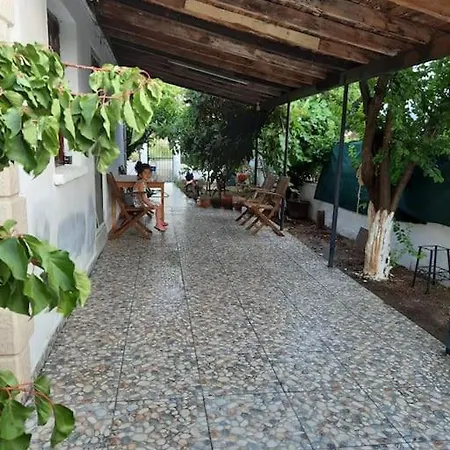 Genış Bahçelı, Denıze Yakin Müstakıl Ev..