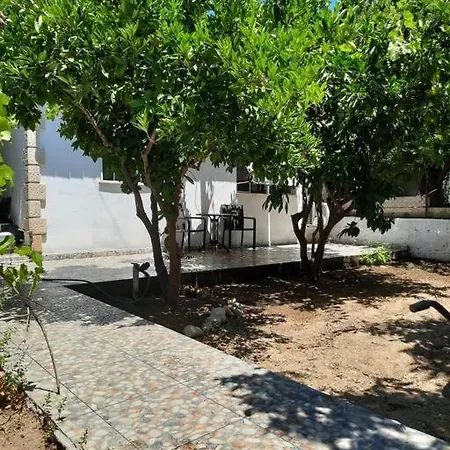 Genis Bahceli, Denize Yakin Muestakil Ev..