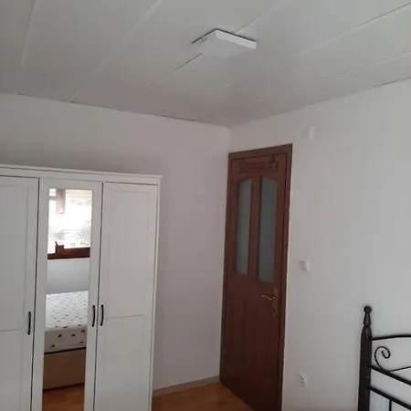 Genış Bahçelı, Denıze Yakin Müstakıl Ev.. Casa de Férias *