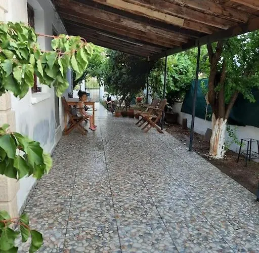 Genis Bahceli, Denize Yakin Muestakil Ev..