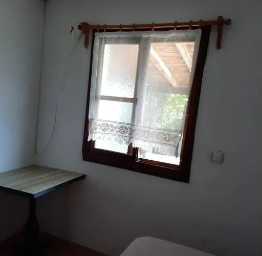 Genış Bahçelı, Denıze Yakin Müstakıl Ev.. Urla