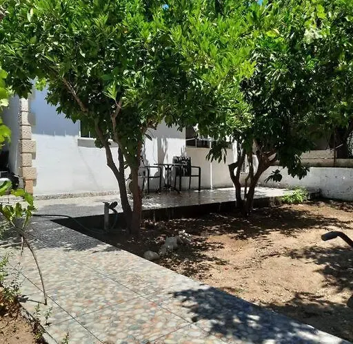 Genis Bahceli, Denize Yakin Muestakil Ev..